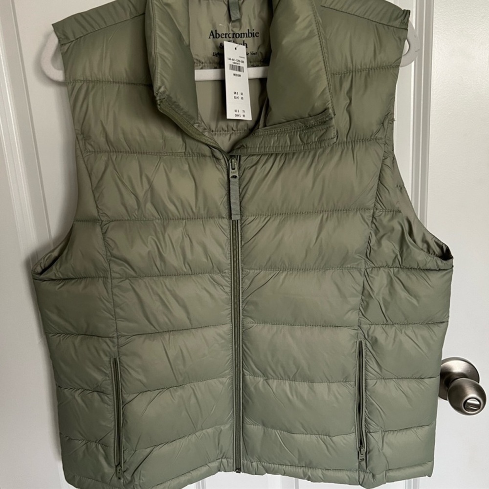 Abercrombie & Fitch Lightweight Packable Vest with bag New with tags